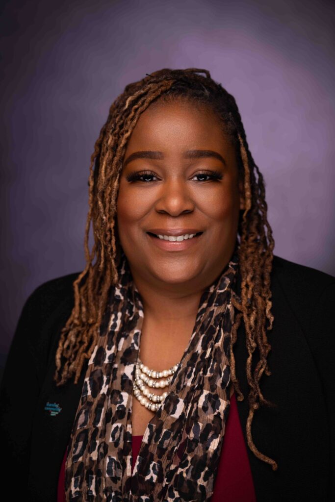 Asistente
 EjecutivoKlowe@learningcommunityds.org