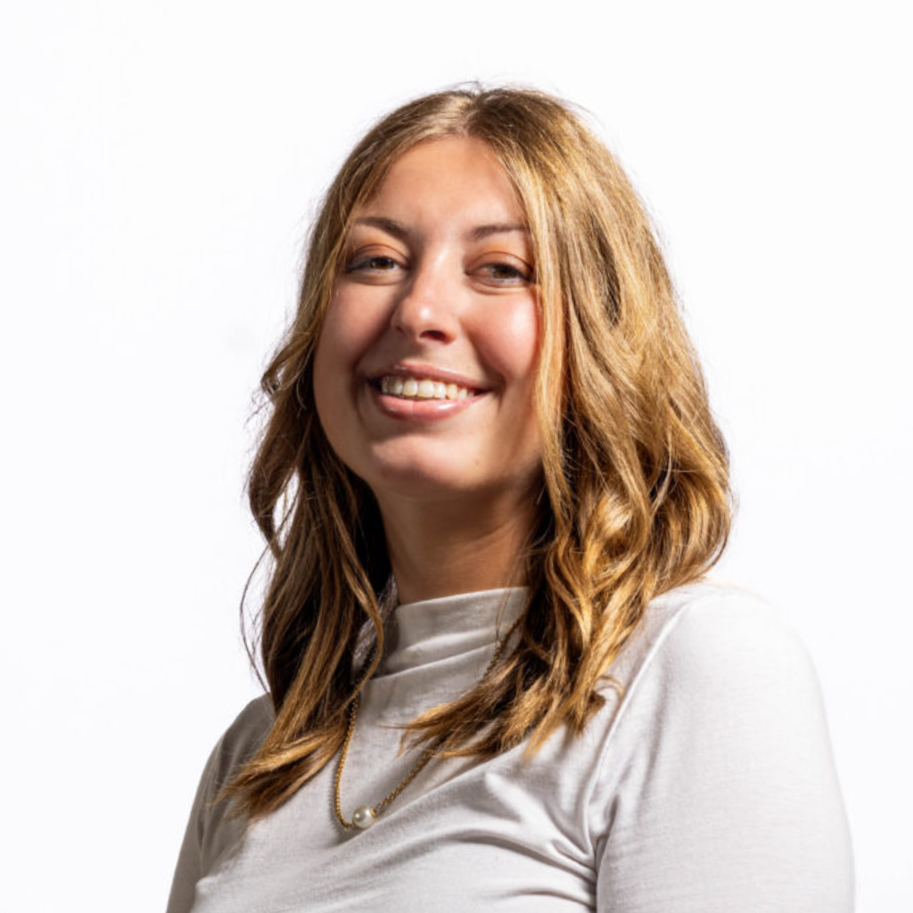 Maddie-Shoemaker-ESL-Instructor-Recrop